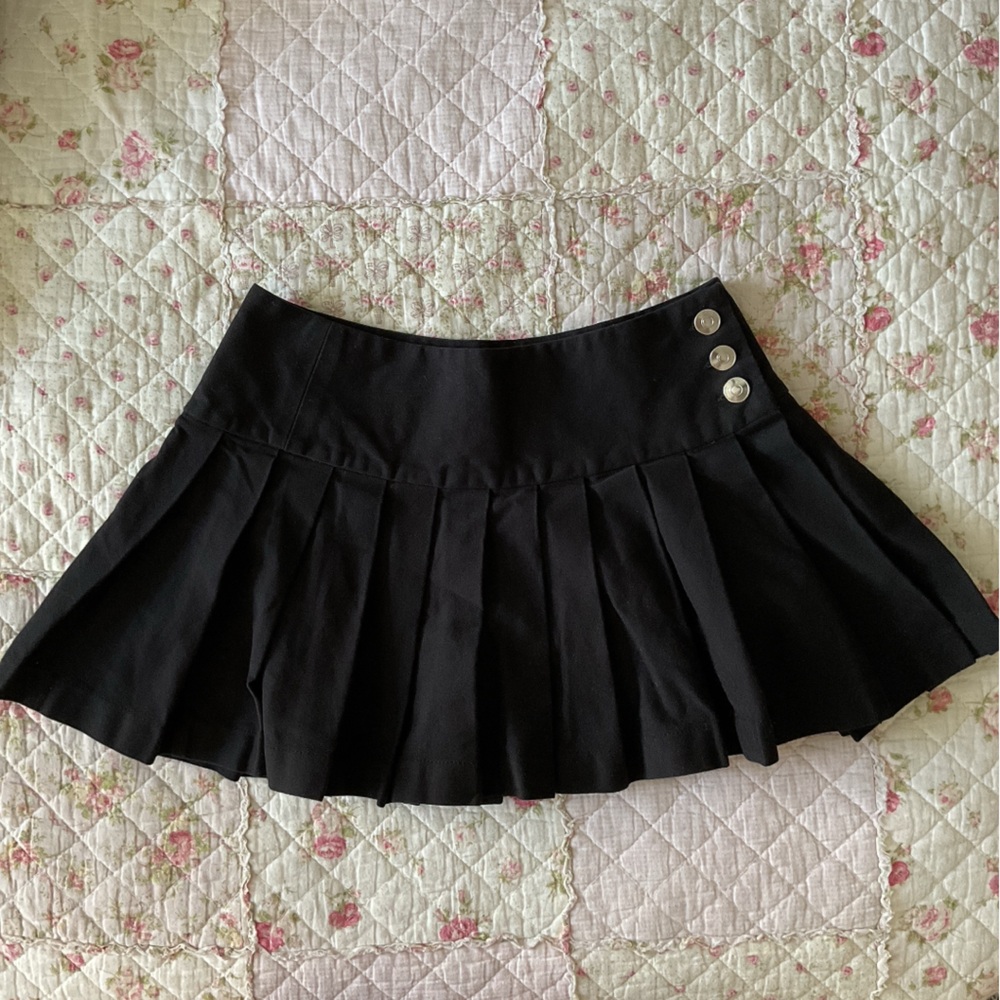 Black pleated skirt